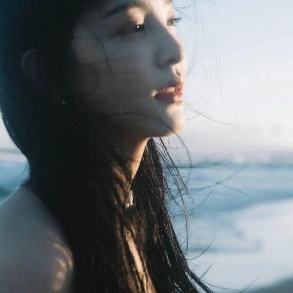 金牌客服董董恩